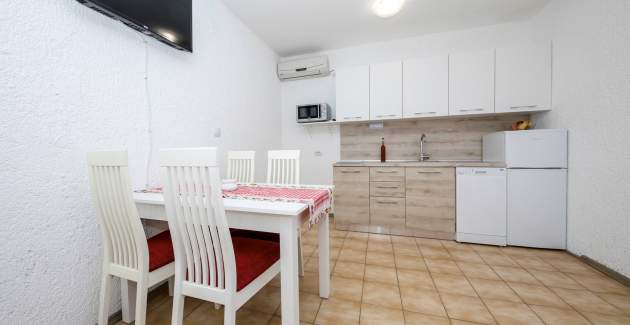 Apartmani Korina / Apartman A2 s balkonom, 100m od plaže - Otok Rab 