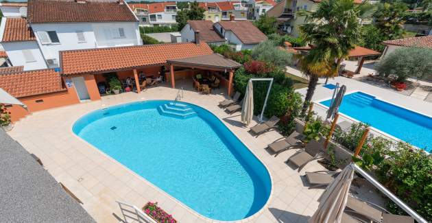 One Bedroom Apartment Irena V with Pool View