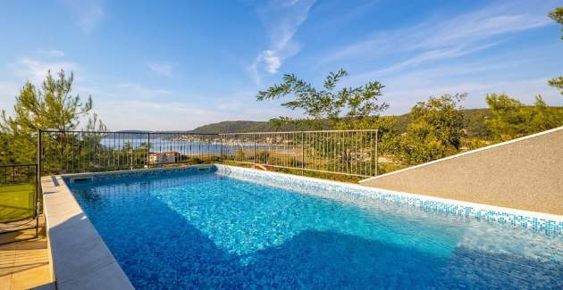 Apartment Lapida A2 with pool, Island of Rab