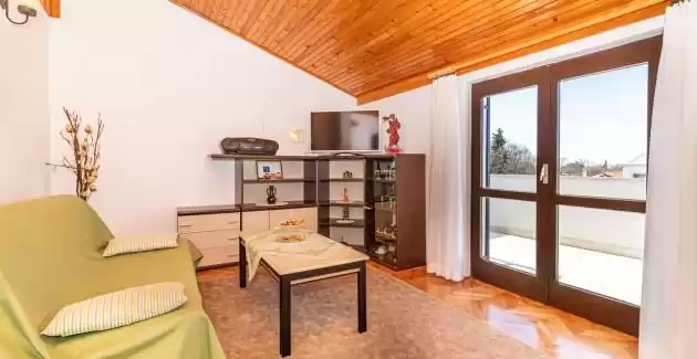 Apartman Ada u potkrovlju s pogledom na more - Poreč