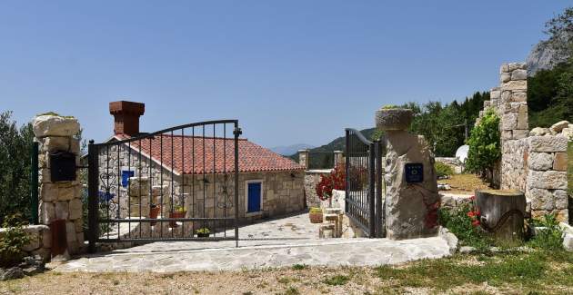 Villa Pina in Makarska, private pool