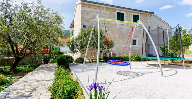 Villa Josip with private pool in Omiš