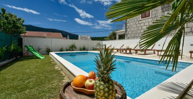 Villa Josip with private pool in Omiš