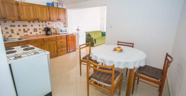 Apartman Katica II, Gedici