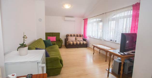 Apartman Katica II, Gedici