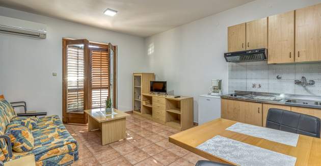 One Bedroom Apartment with Sea View 4 (Croatian)