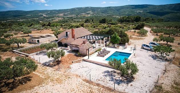 Holiday House Bracuta