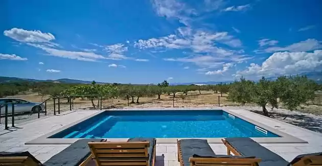 Holiday House Bracuta