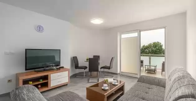 Modern Two-Bedroom Apartment Smilys I 