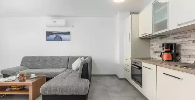 Modern Two-Bedroom Apartment Smilys I 