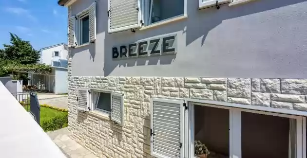 Breeze Holiday Home