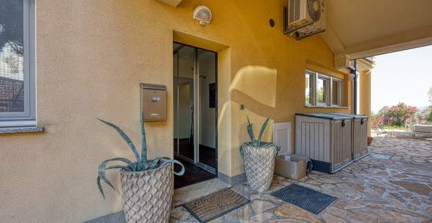 Apartment Ad Maiora with Shared Pool