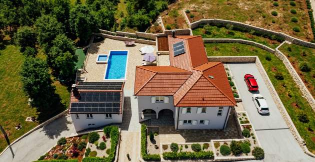 Luxury villa La Perla with heated pool