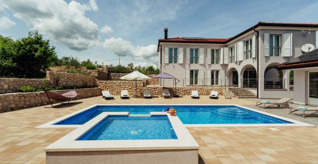 Luxury villa La Perla with heated pool