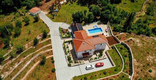 Luxury villa La Perla with heated pool