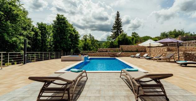 Luxury villa La Perla with heated pool