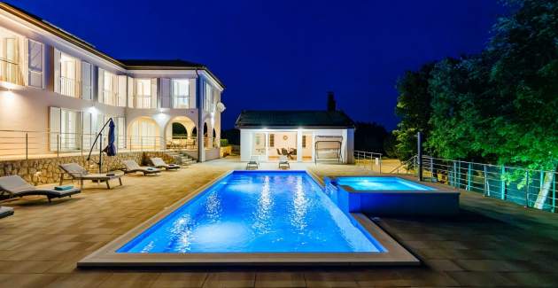 Luxury villa La Perla with heated pool