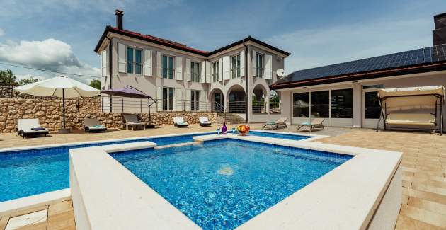 Luxury villa La Perla with heated pool