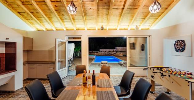 Luxury villa La Perla with heated pool