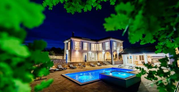 Luxury villa La Perla with heated pool