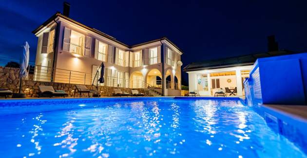 Luxury villa La Perla with heated pool