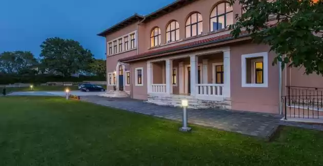 Schoolhouse Villa Jakovici