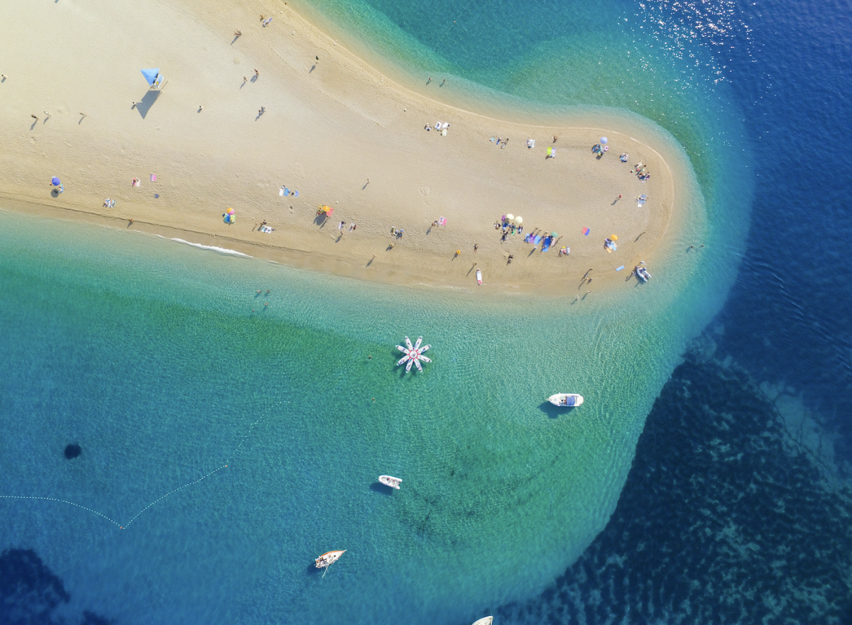 zlatni-rat-plaza