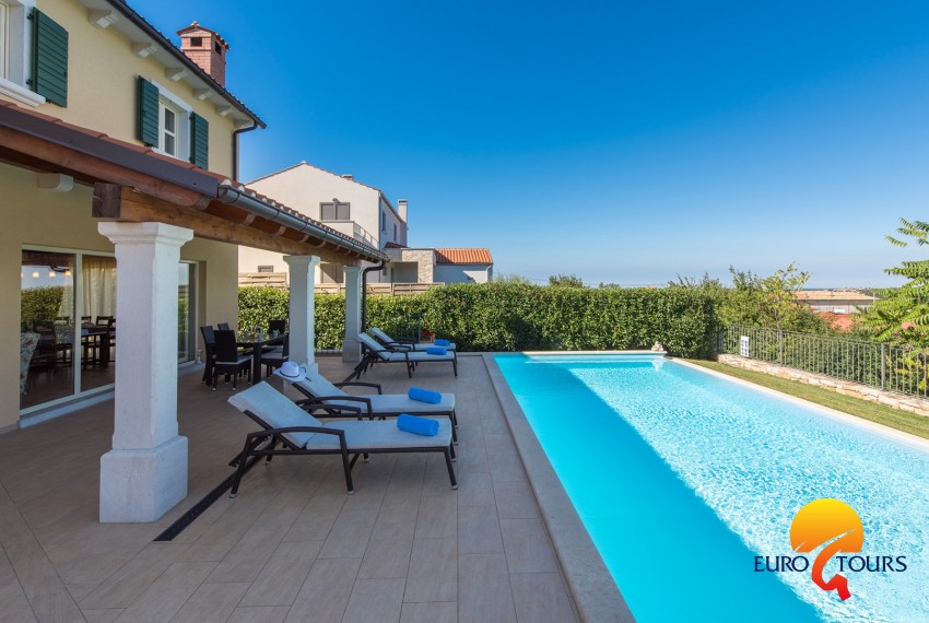 Villa Sana Mit Pool Und Entspannendem Panoramablick Eurotours Villas