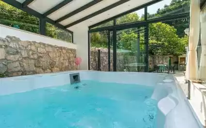 Ferienhaus Mario mit Whirlpool in Podgora