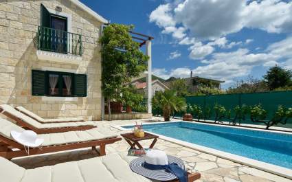 Villa Josip with private pool in Omiš