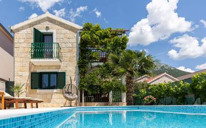 Villa Josip with private pool in Omiš