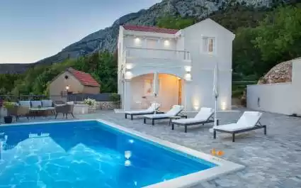 Luxury villa Atrium in Tučepi, heated pool