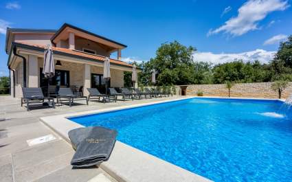 Villa Alves with Private Pool