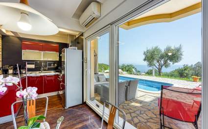Apartment Ad Maiora with Shared Pool