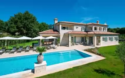 Villa Nevia with Pool and Sport Facilities