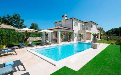 Luxury Villa Elena with Pool and Sport Facilites